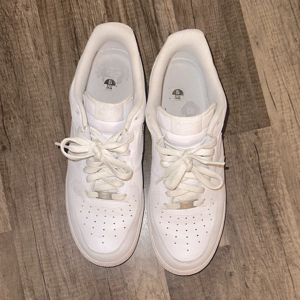 Nike AF1 White Low Classic Sneakers | 12M = 13.5W | Preowned Leather Air Forces - Picture 9 of 15